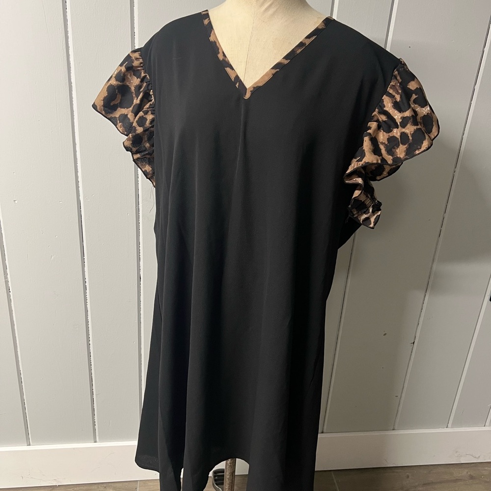 SHEIN Black Top with Leopard Print Sleeves